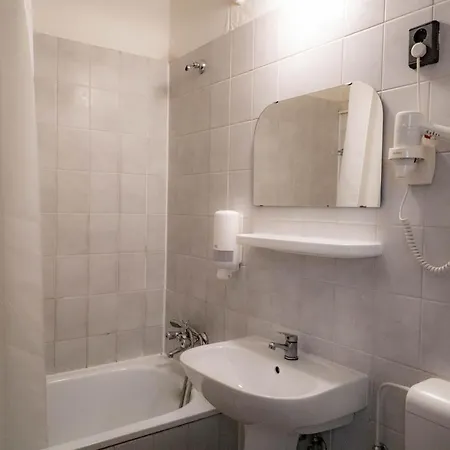 Albergue Equity Point *