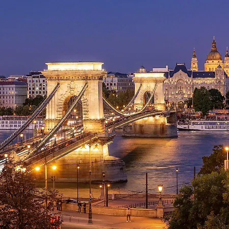 Hostal Equity Point *