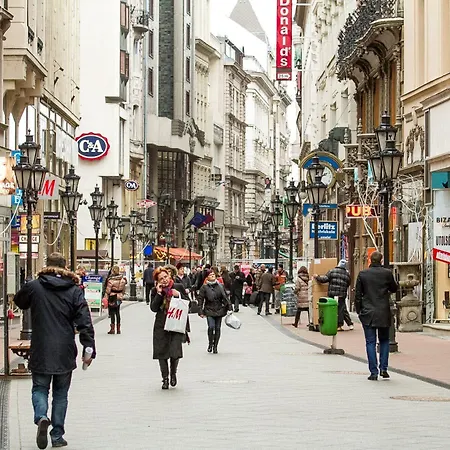 Equity Point Hostal *